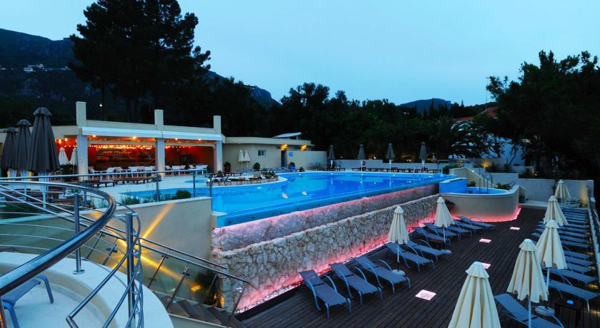 Akrotiri Beach Resort Hotel Paleokastritsa Exterior foto The swimming pool at the hotel