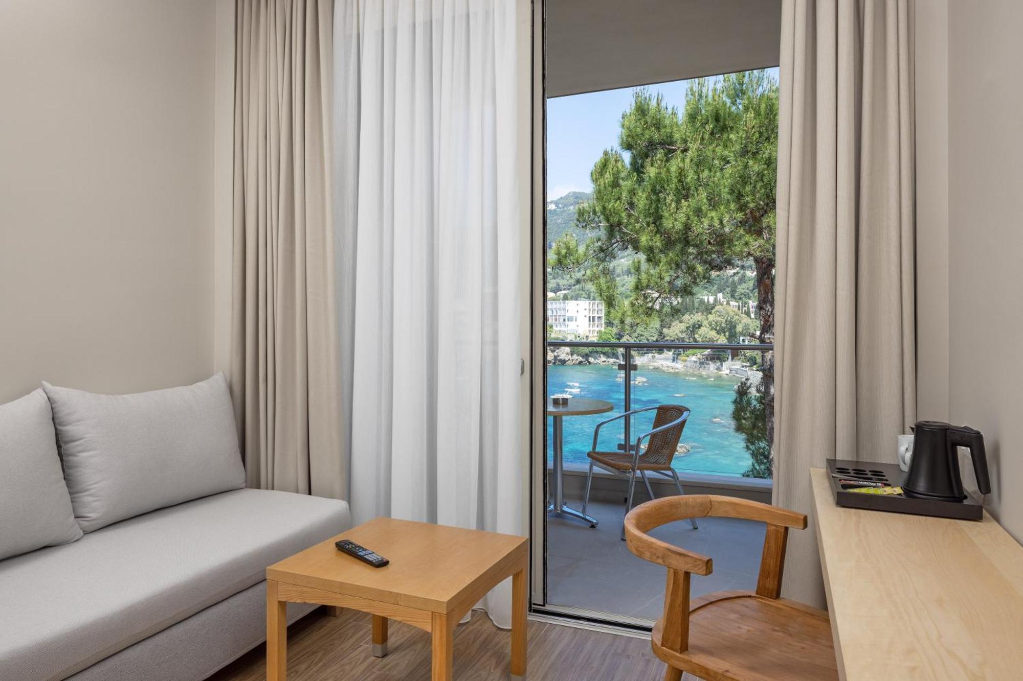 Akrotiri Beach Resort Hotel Paleokastritsa Exterior foto A room at the hotel