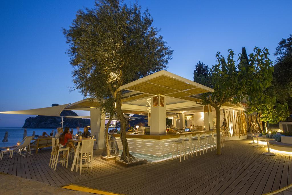 Akrotiri Beach Resort Hotel Paleokastritsa Exterior foto The bar at the beach