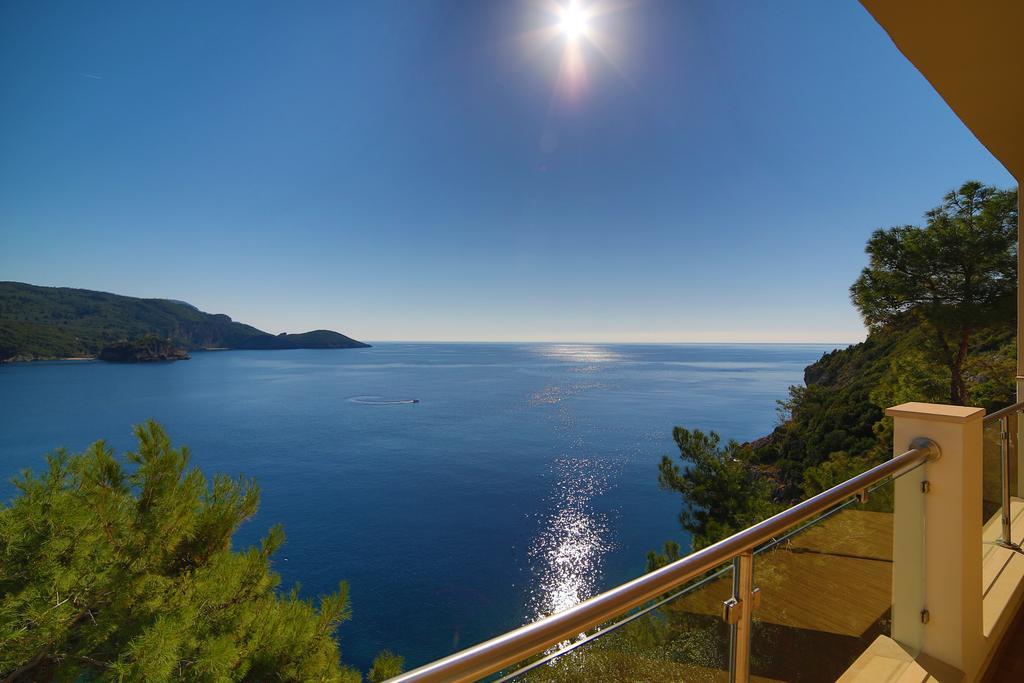 Akrotiri Beach Resort Hotel Paleokastritsa Cameră foto View of the Bay of Bakar from the balcony of the apartment